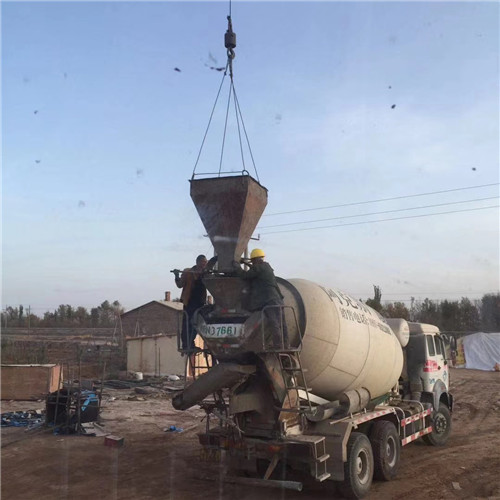 长顺县“精准瞄准”—— 吊车的 “定位导航” 技术